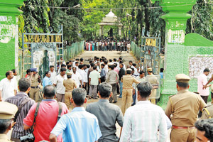 Kungumam magazine, Kungumam weekly magazine, Tamil Magazine Kungumam, Tamil magazine, Tamil weekly magazine, Weekly magazine