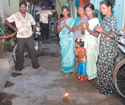 Kungumam magazine, Kungumam weekly magazine, Tamil Magazine 
Kungumam, Tamil magazine, Tamil weekly magazine, Weekly magazine