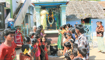 Kungumam magazine, Kungumam weekly magazine, Tamil Magazine 
Kungumam, Tamil magazine, Tamil weekly magazine, Weekly magazine