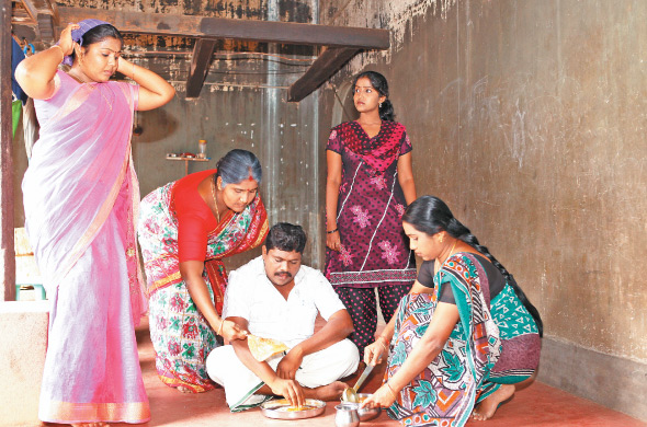 Kungumam
magazine, Kungumam weekly magazine, Tamil Magazine Kungumam, Tamil
magazine, Tamil weekly magazine, Weekly magazine
