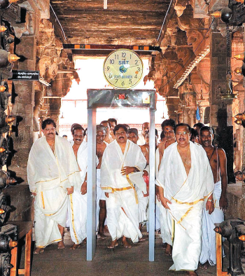 Kungumam magazine, Kungumam weekly magazine, Tamil Magazine
Kungumam, Tamil magazine, Tamil weekly magazine, Weekly magazine