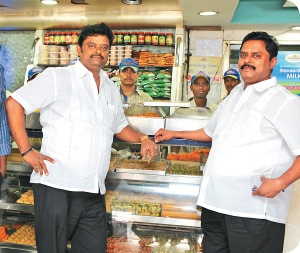 Kungumam magazine, Kungumam weekly magazine, Tamil Magazine
Kungumam, Tamil magazine, Tamil weekly magazine, Weekly magazine